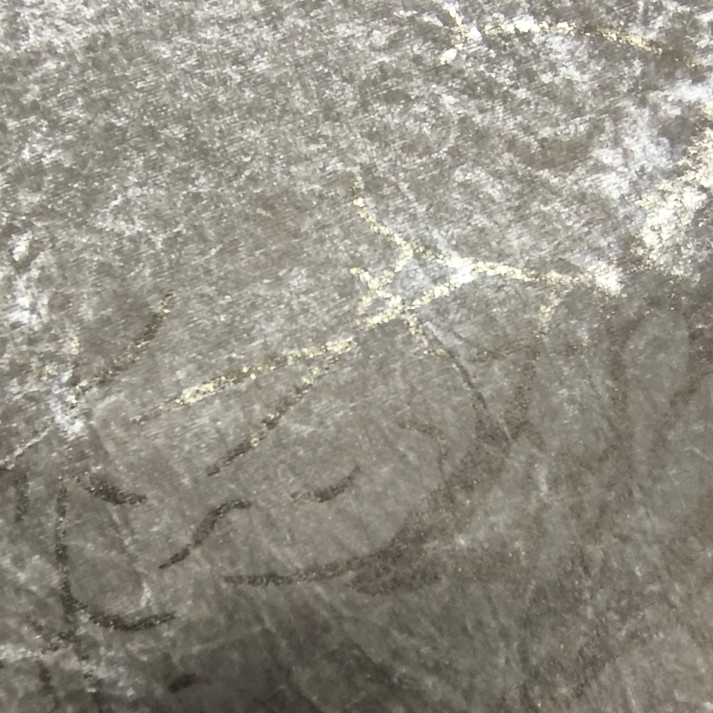 Alfombra de Salón Efecto Mármol 160x220 cm – Acabados Dorado o Plateado
