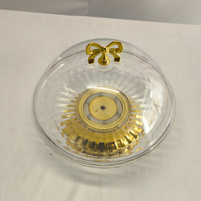 Prato com cúpula em plástico e base dourada com fita – Apresentação Premium