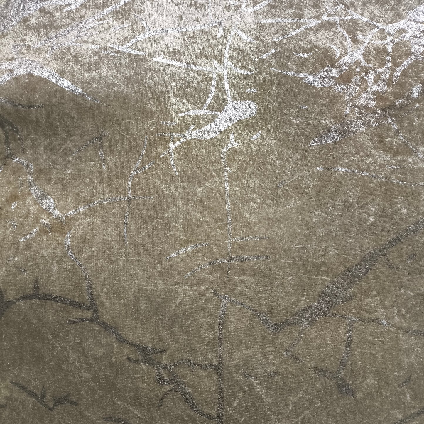 Alfombra de Salón Efecto Mármol 160x220 cm – Acabados Dorado o Plateado