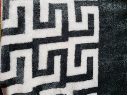 Raschel Blanket 220 x 240 cm – 2 kg – 100% Polyester