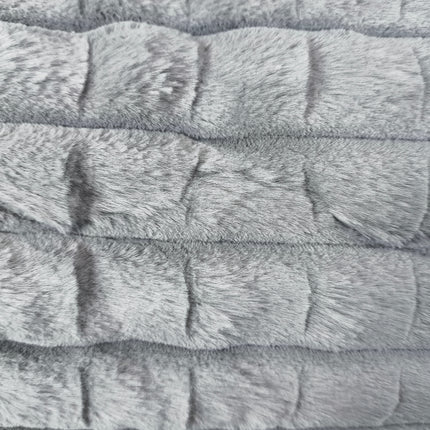Edredão Acolchoado com Carneirinha – COR CINZENTA – Elegância e Conforto Absoluto