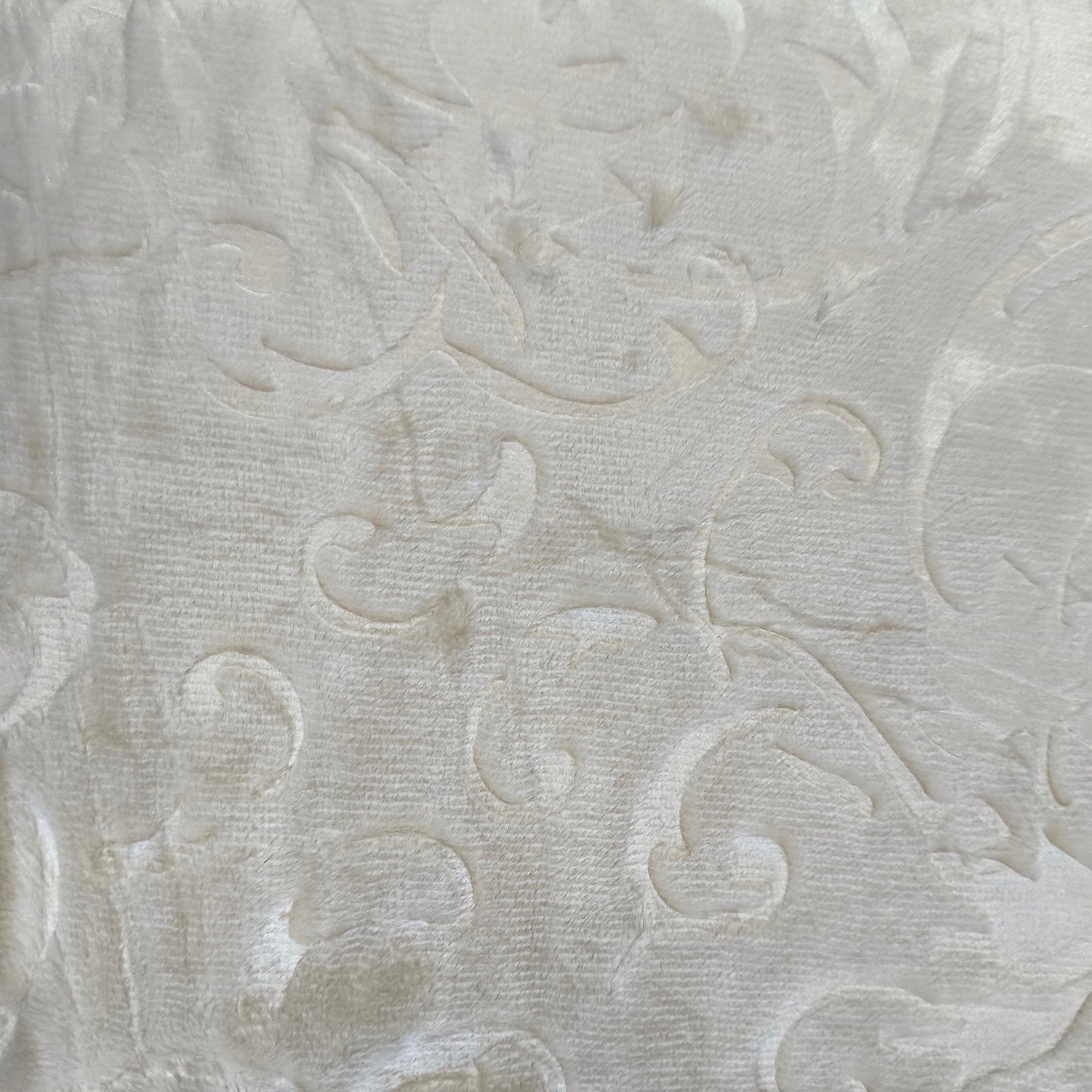 🛏️✨ Manta Súper Suave de Lujo HOME Deluxe 160x220 cm – 2,5 kg – 100% Poliéster – Gramaje  g/m² - COLOR CREMA