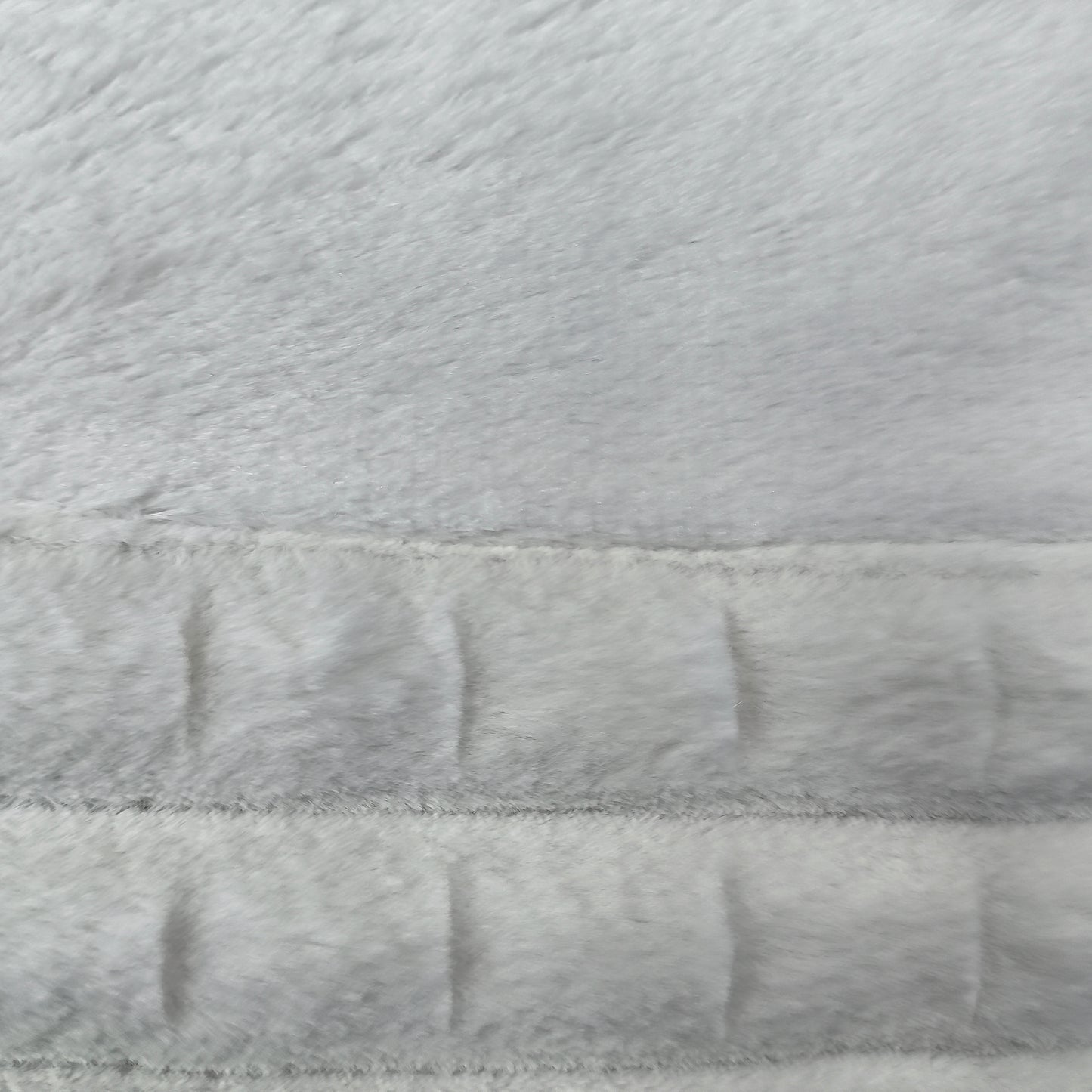 Edredão Acolchoado com Carneirinha – COR CINZENTA – Elegância e Conforto Absoluto