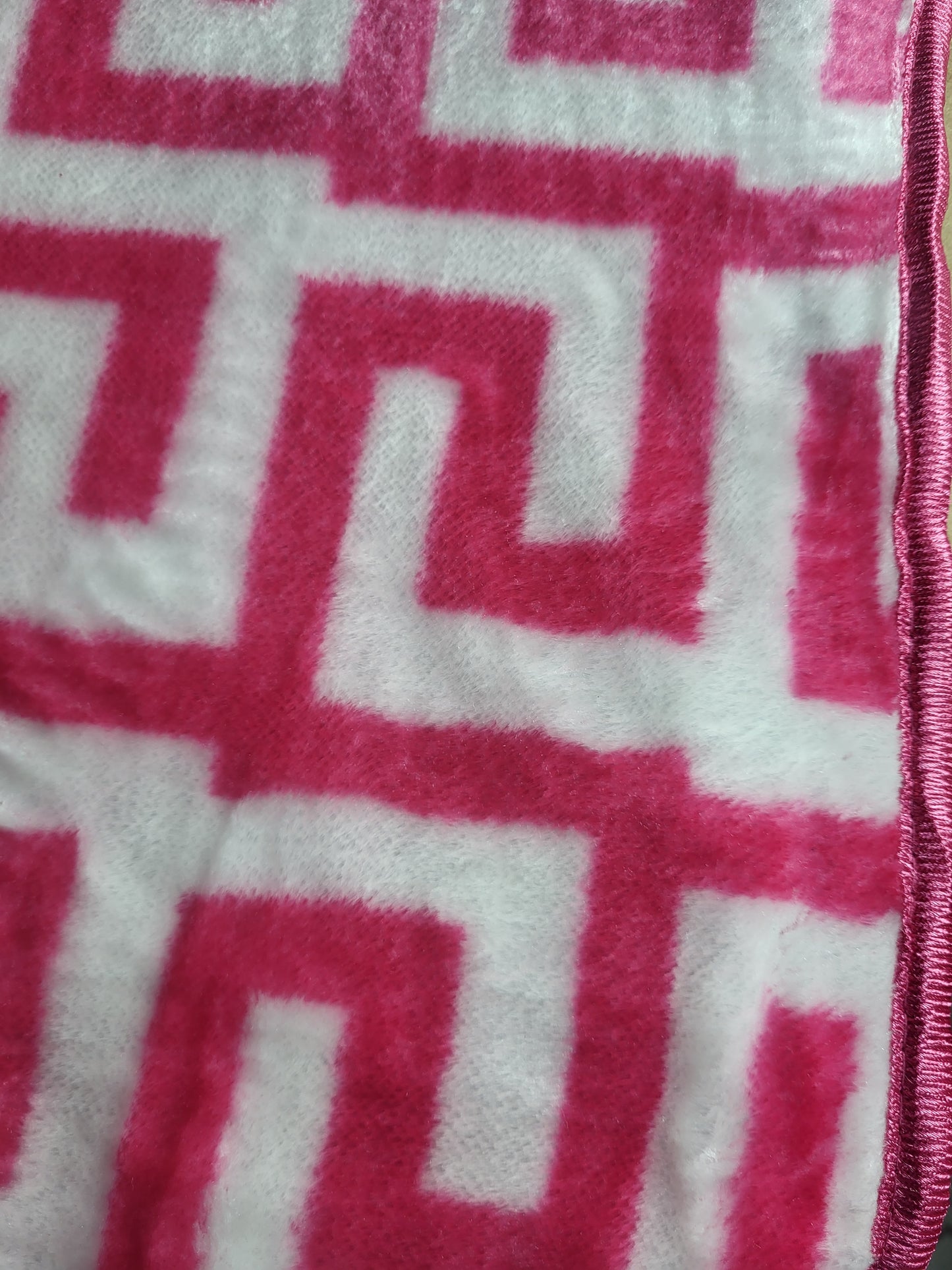 Manta Raschel 220 x 240 cm – 2 kg – 100% Poliéster