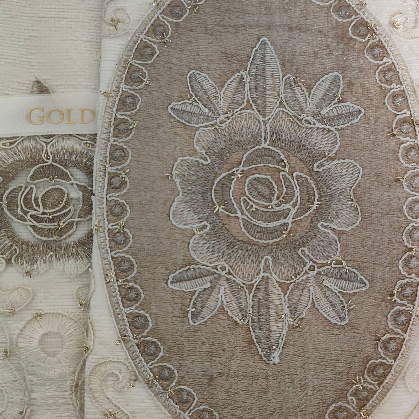 Juego de Cama de Lujo "Bologna" – Elegancia Clásica con Bordados en Relieve - COLOR CREMA