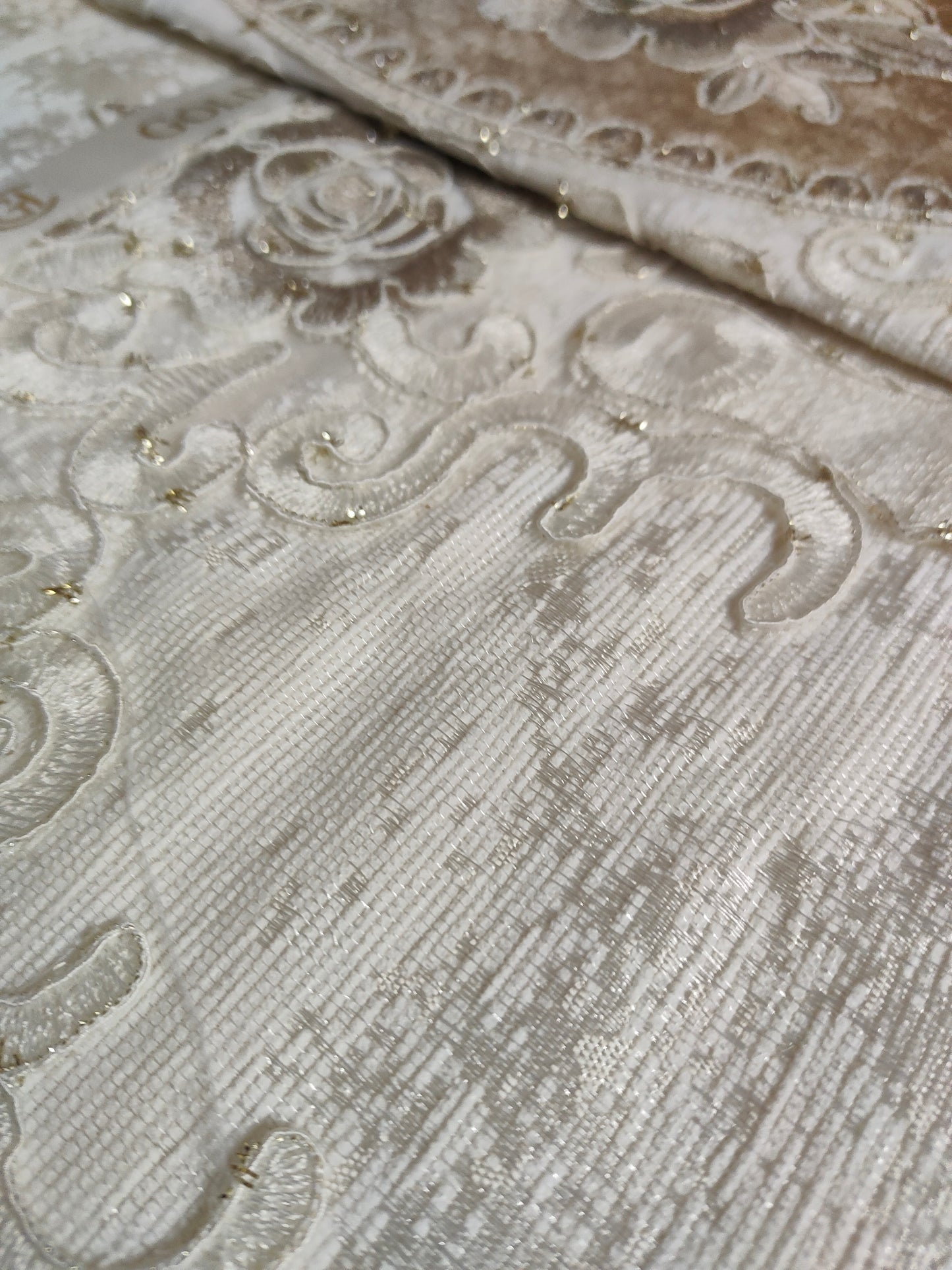 Juego de Cama de Lujo "Bologna" – Elegancia Clásica con Bordados en Relieve - COLOR CREMA