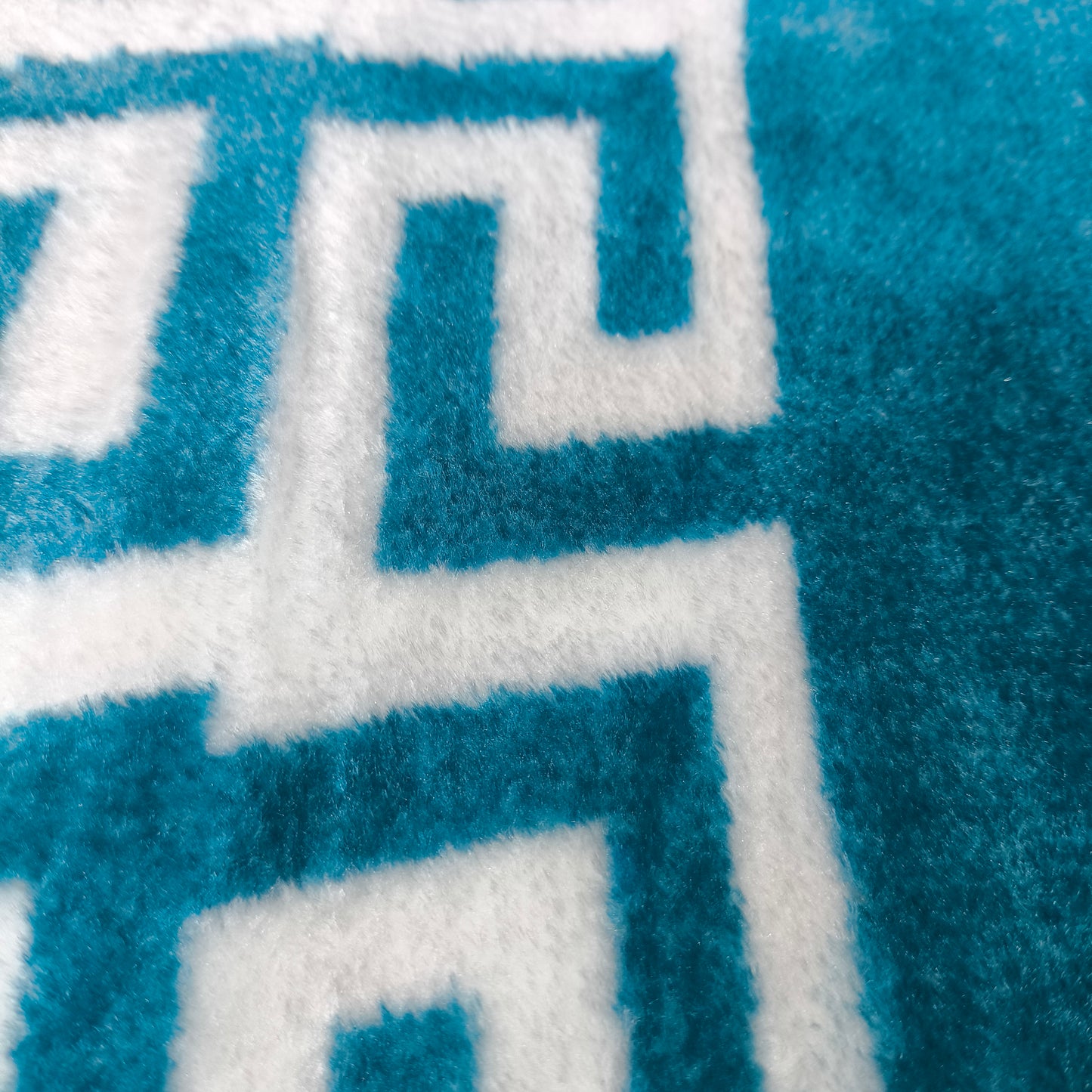 Raschel Blanket 220 x 240 cm – 2 kg – 100% Polyester