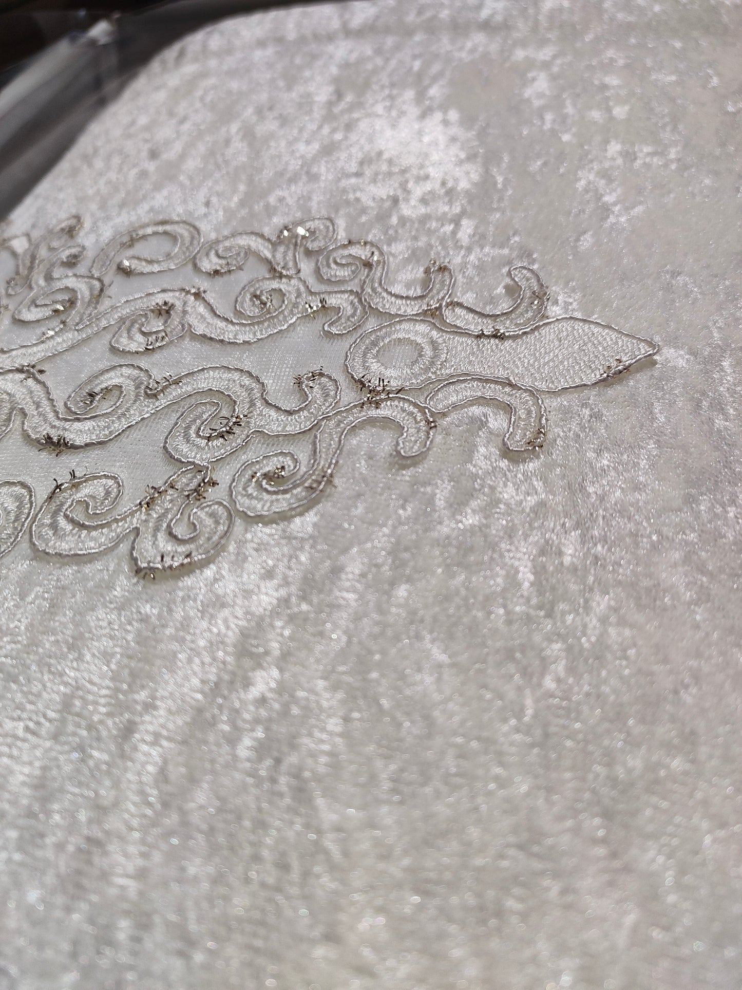 Juego de Cama "Lavinya" – Elegancia en Tonos Dorados para un Dormitorio Sofisticado