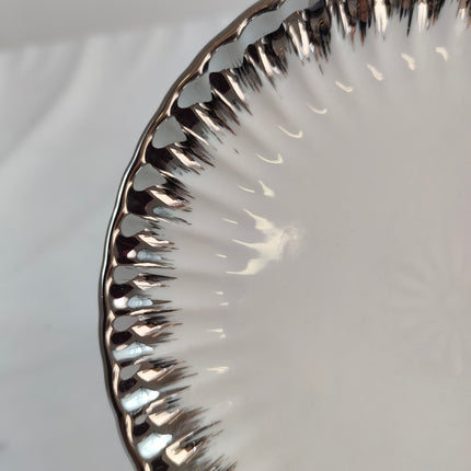 🍽️ Conjunto de 12 pratos de sobremesa redondos com rebordo prateado brilhante Ø 15cm – Estilo luxuoso