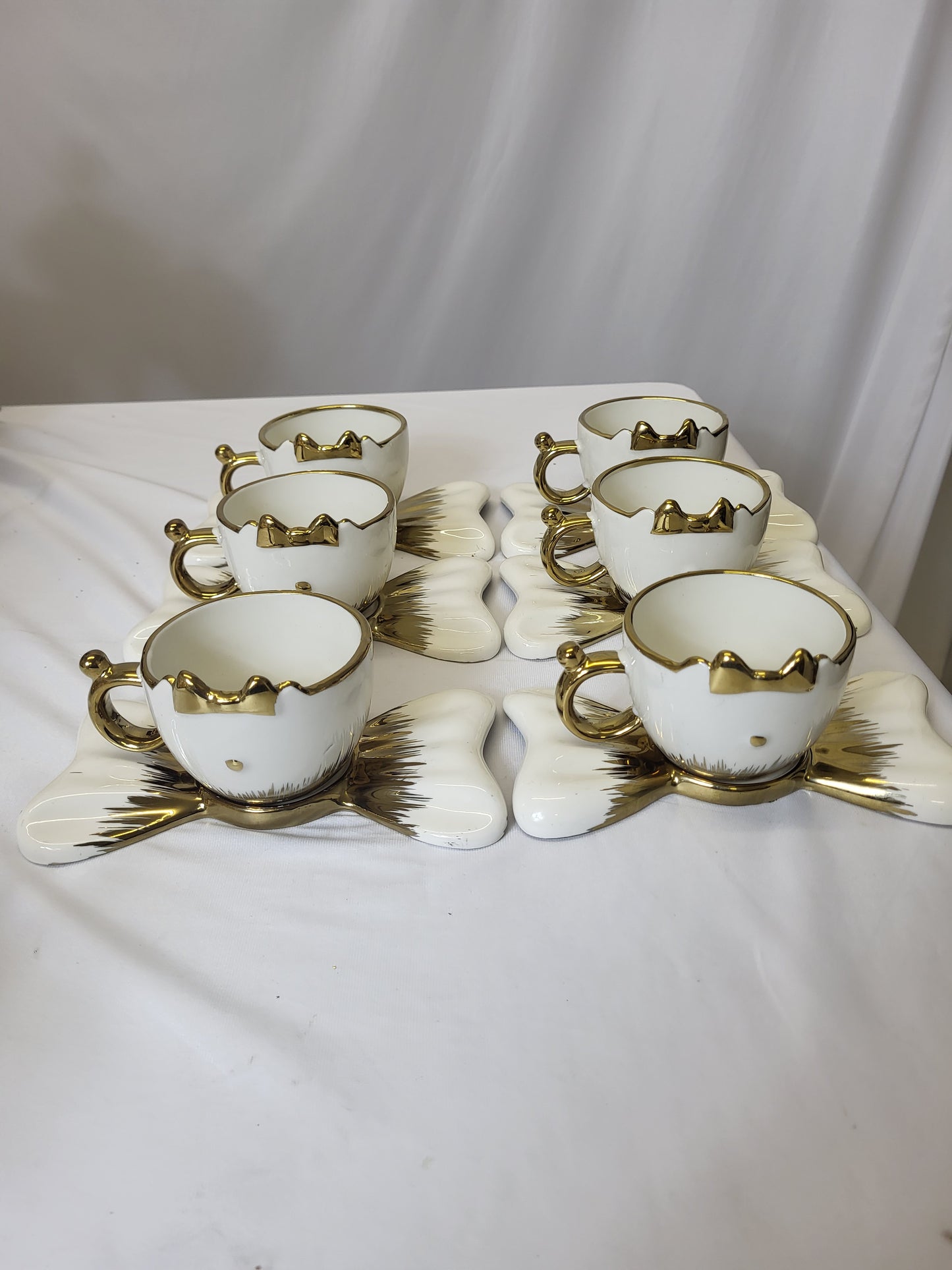 Set de 6 Tazas de Café Espresso con Bandeja – Diseño Gatito Blanco y Dorado 🐱✨