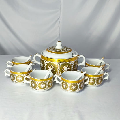 Sopera de Porcelana Blanca con Detalles Dorados y 6 Cuencos con Cucharas – Estilo Árabe Clásico