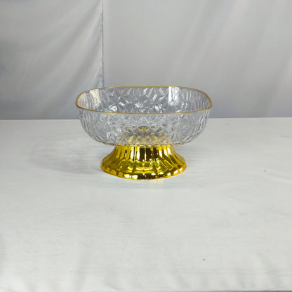 Fruteira em plástico esculpido com base dourada – elegante peça central