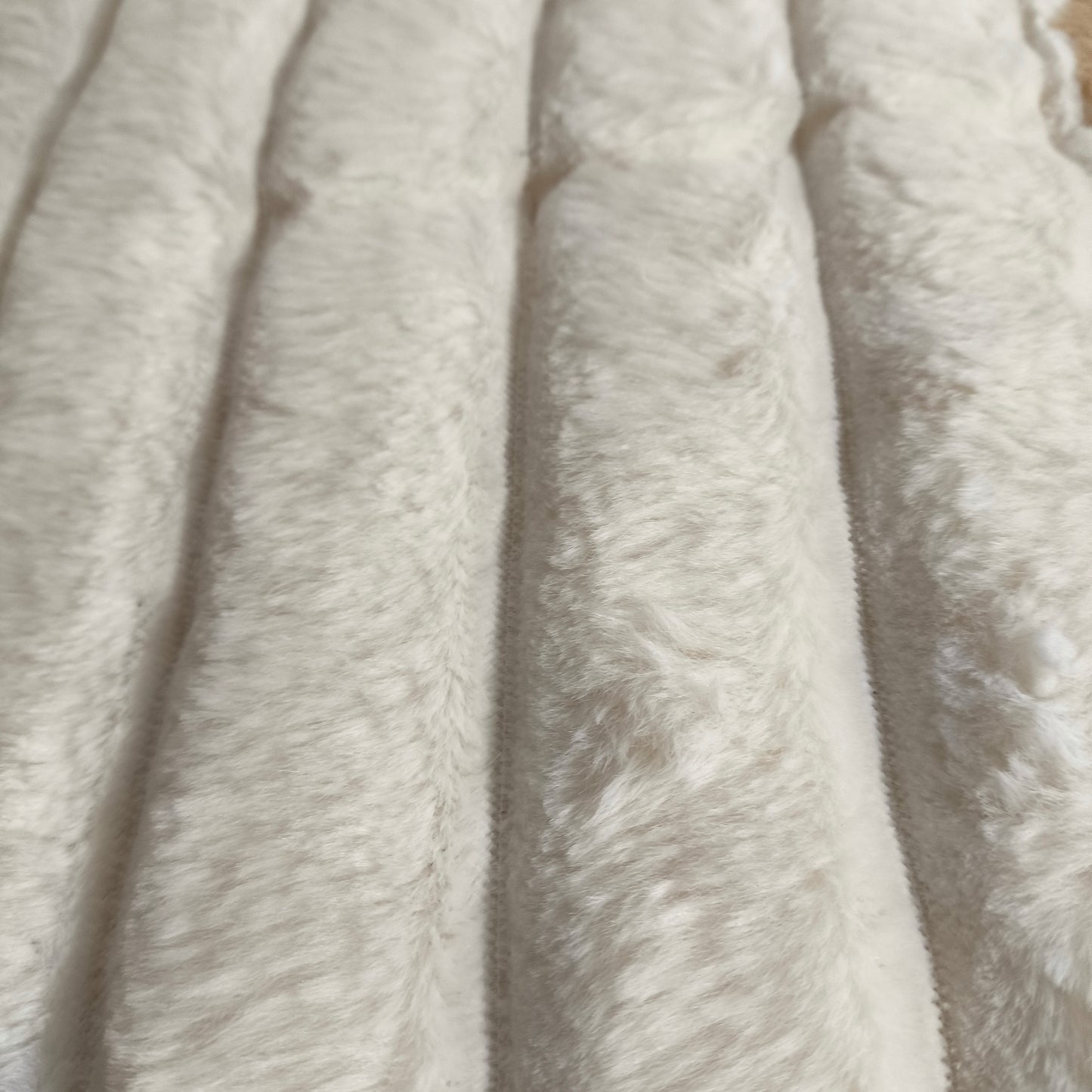 Edredón Aterciopelado con Borreguito MODELO TRAMA DE CANALÉ 2- COLOR BEIGE