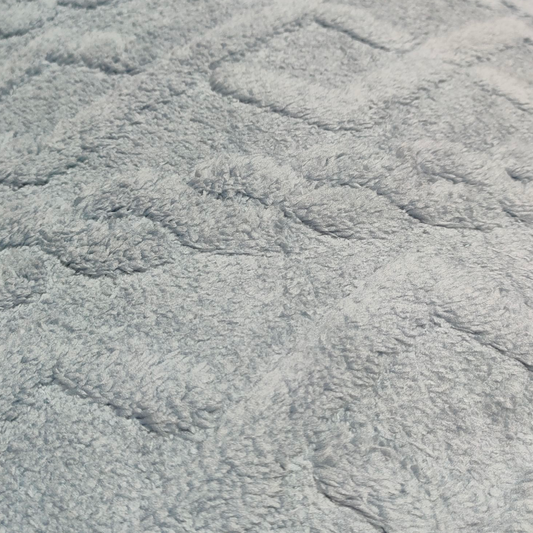Edredón con Borrego Modelo Trenzas – 230 x 250 cm - COLOR GRIS CLARO