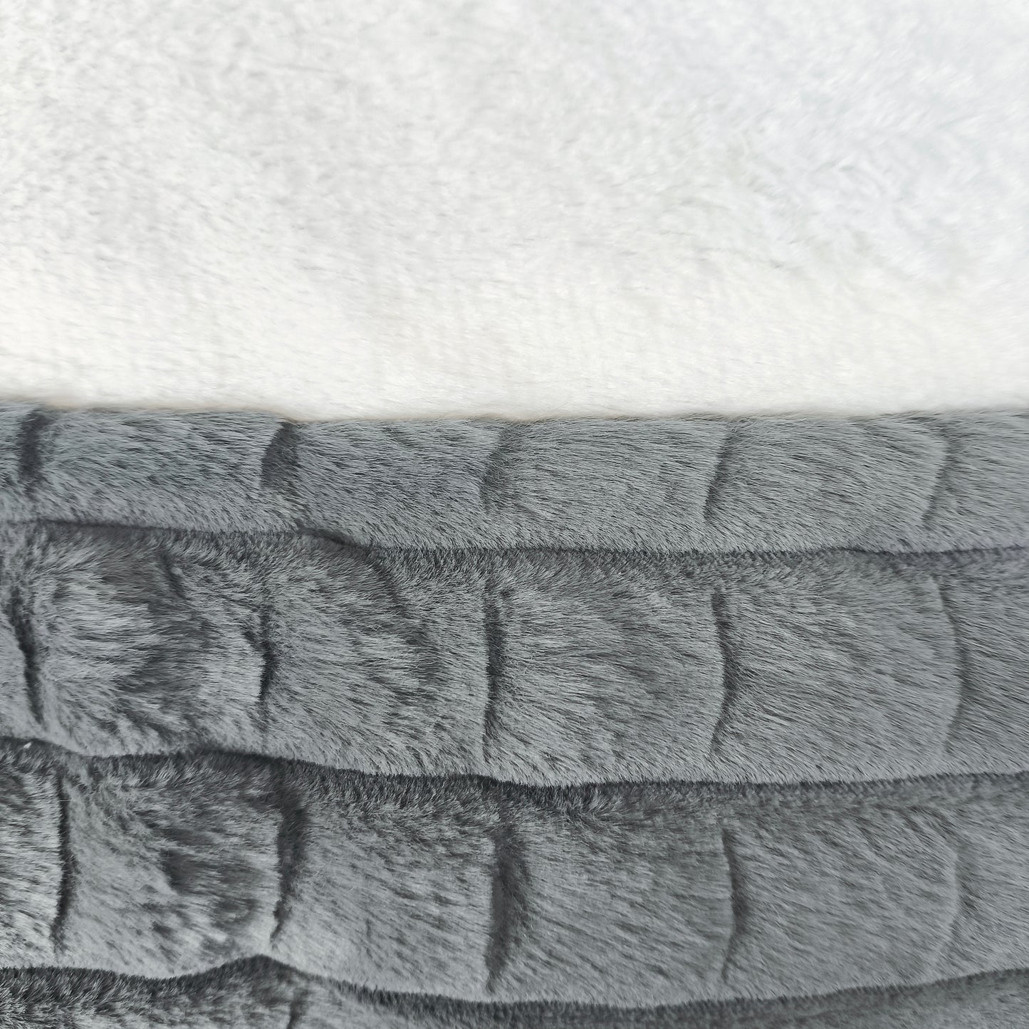 Edredón Acolchado con Borreguito – COLOR GRIS- Elegancia y Confort Absoluto