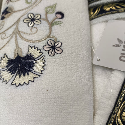 Set de Baño de Lujo 7 Piezas con Albornoz, Toallas y Zapatillas