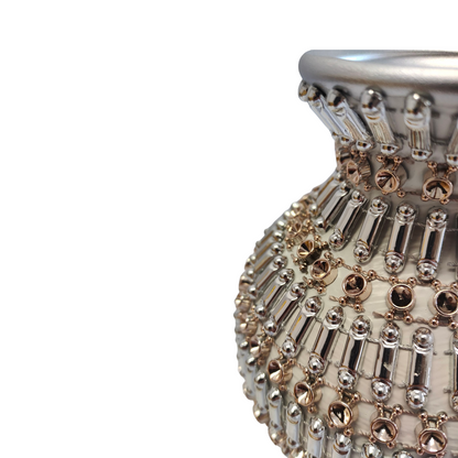 🏺 Jarrón Decorativo Plateado con Detalles Dorados - 20cm