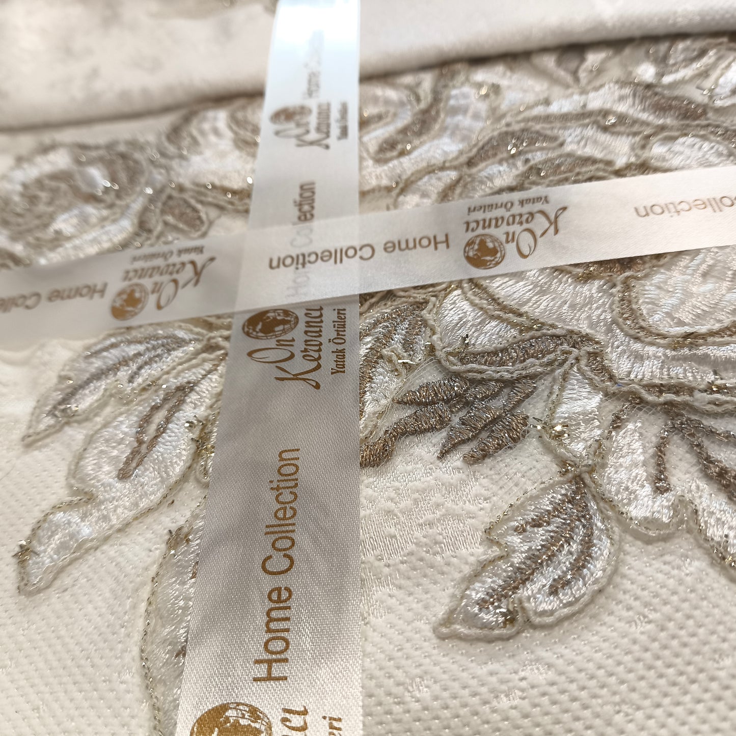 Set de Cama de Lujo Bordado Floral 11 Piezas – Crema y Visón