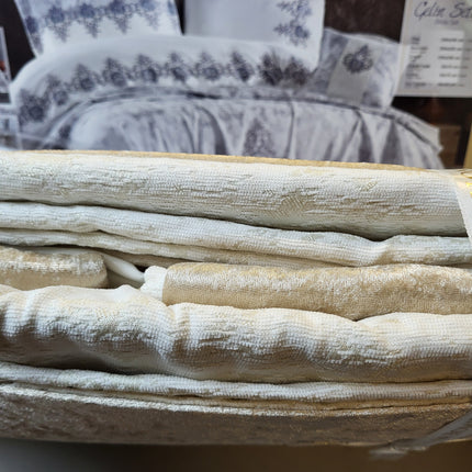 Juego de Cama para Novias "Clouds" – Elegancia y Diseño Clásico - COLOR CREMA
