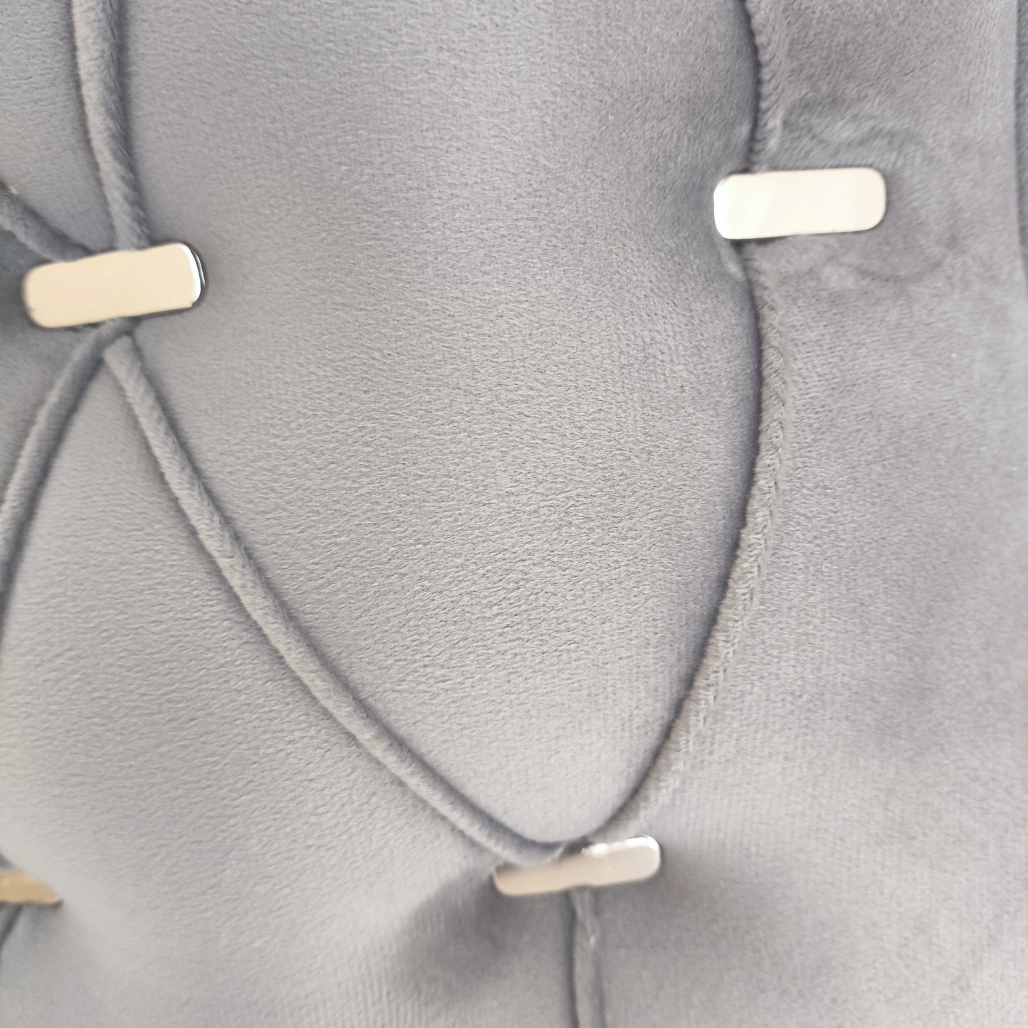 🩶✨ Clower 05 Chair in LIGHT GREY (Pearl / Soft Smoke) with Chrome Base ✨🪞