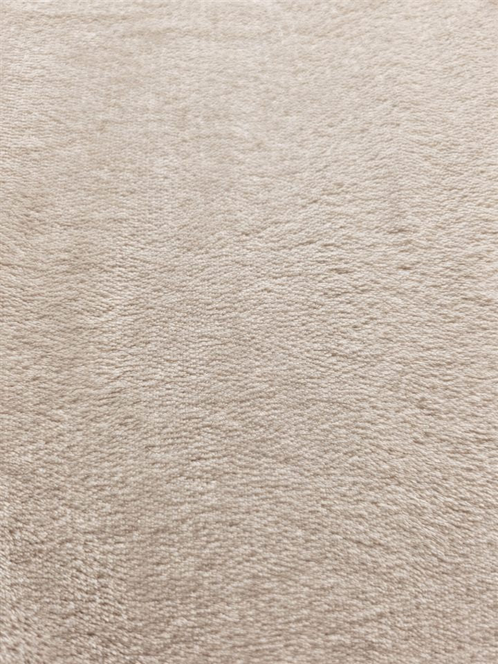 Detalle del reverso de terciopelo del edredón beige