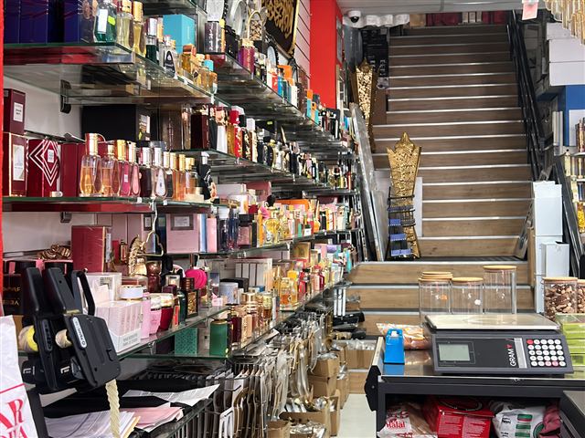 Zona de perfumes da nossa loja Bazar Al Madina em Martorell (Barcelona)