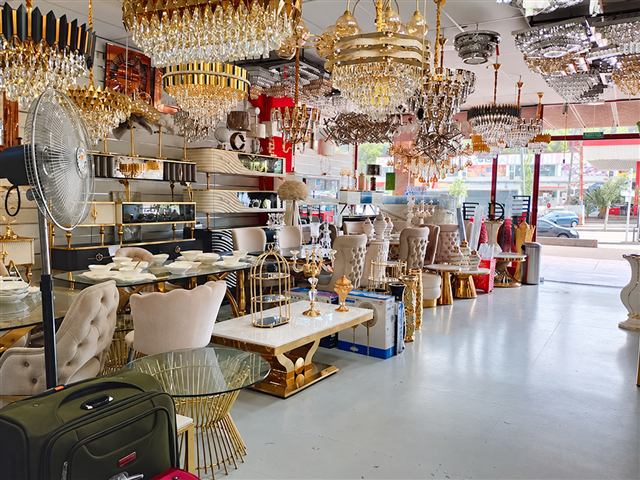Interior de Bazar Al Madina en Martorell (Barcelona), con nuestra exposición de hogar y decoración